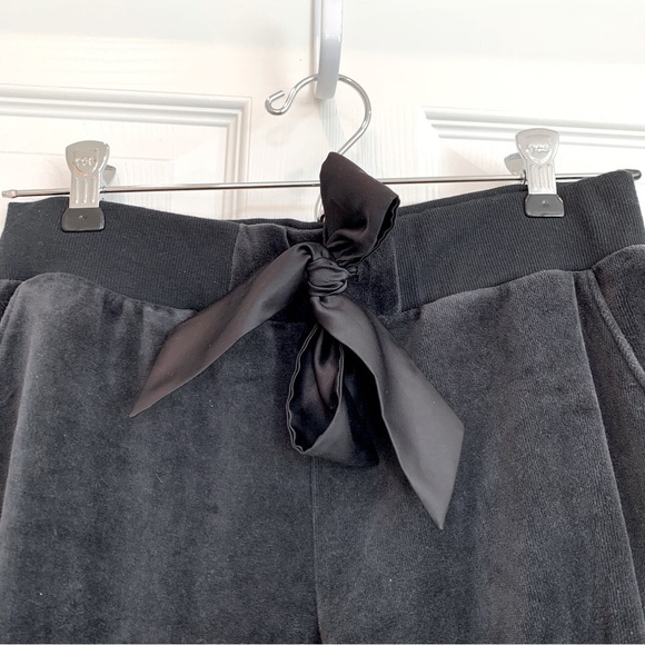 Victoria’s Secret Black Velour Bow-Front Jogger Pants - Picture 6 of 8